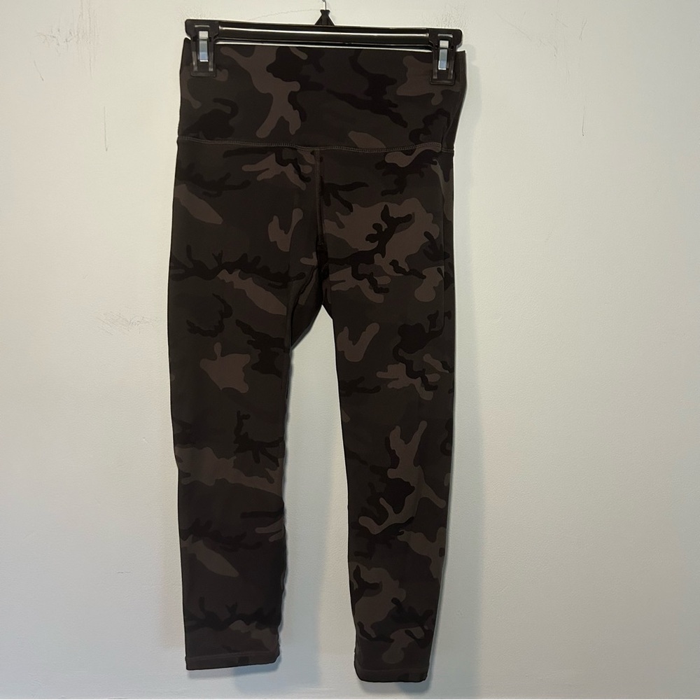 Zyia Active Brown & Black Camo Capris Leggings Size 2
